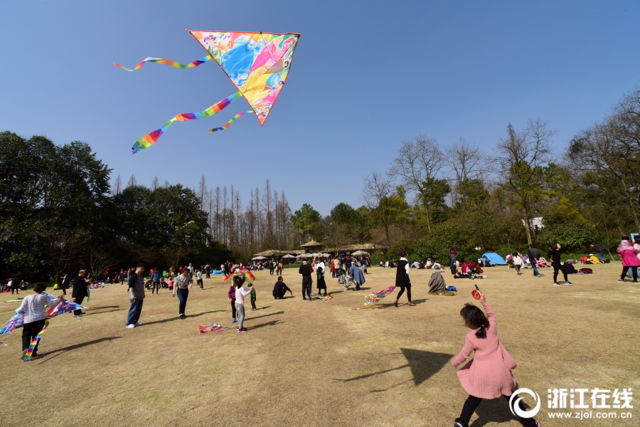 濟南市文化館2022年春節活動預告 農村"網紅大集"為啥受青睞?