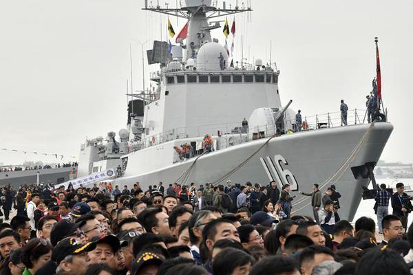 鏡中多奇境依舊愛麗絲